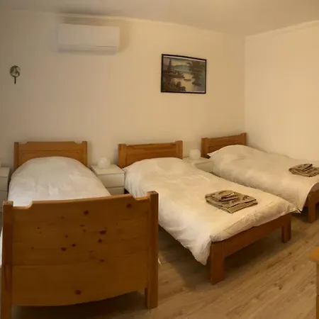 アパート Szent Bernat Vendeghaz ヴェスプレーム