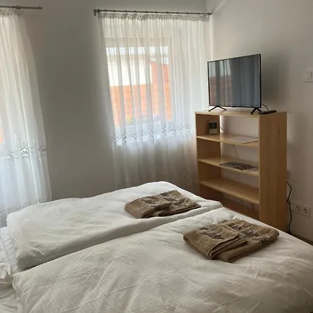 Szent Bernat Vendeghaz * Veszprem